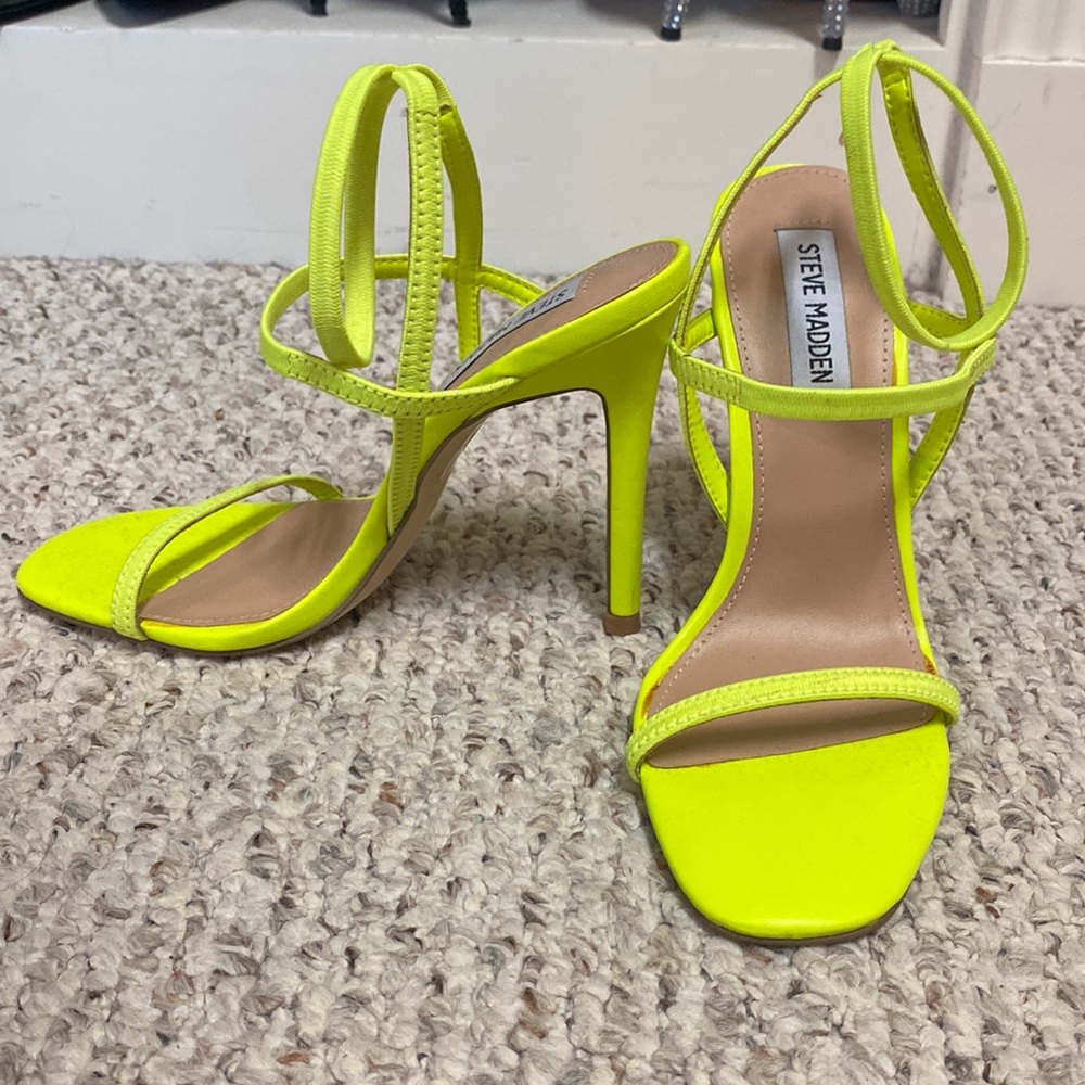 STEVE MADDEN neon heels